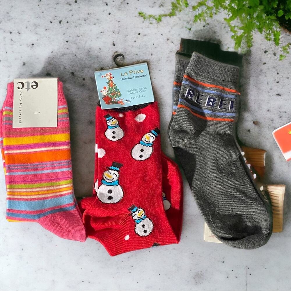 NWT Lot of 3 Pair womens Ankle Socks snowman stripes & rebel
